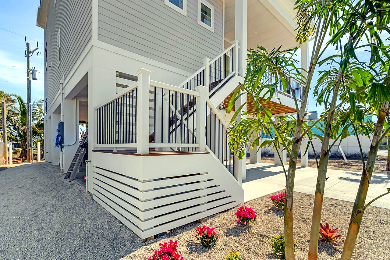 Do We Beach House pool and outdoor living photo