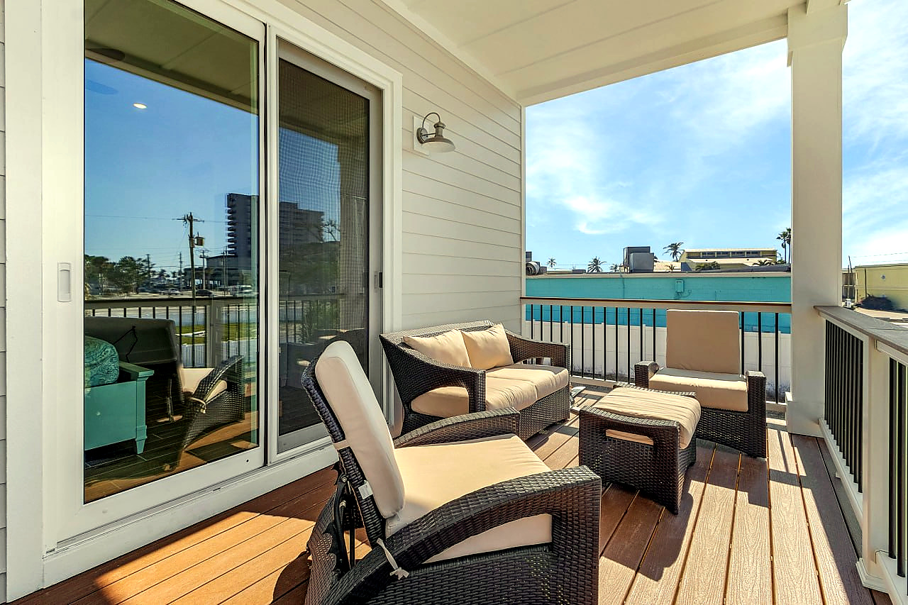 Do We Beach House pool and outdoor living photo