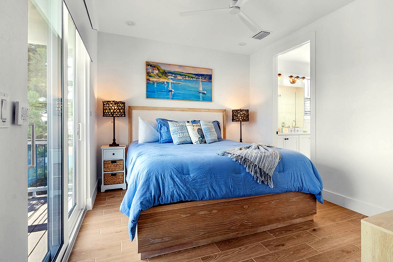 Do We Beach House bedroom and private retreat photo