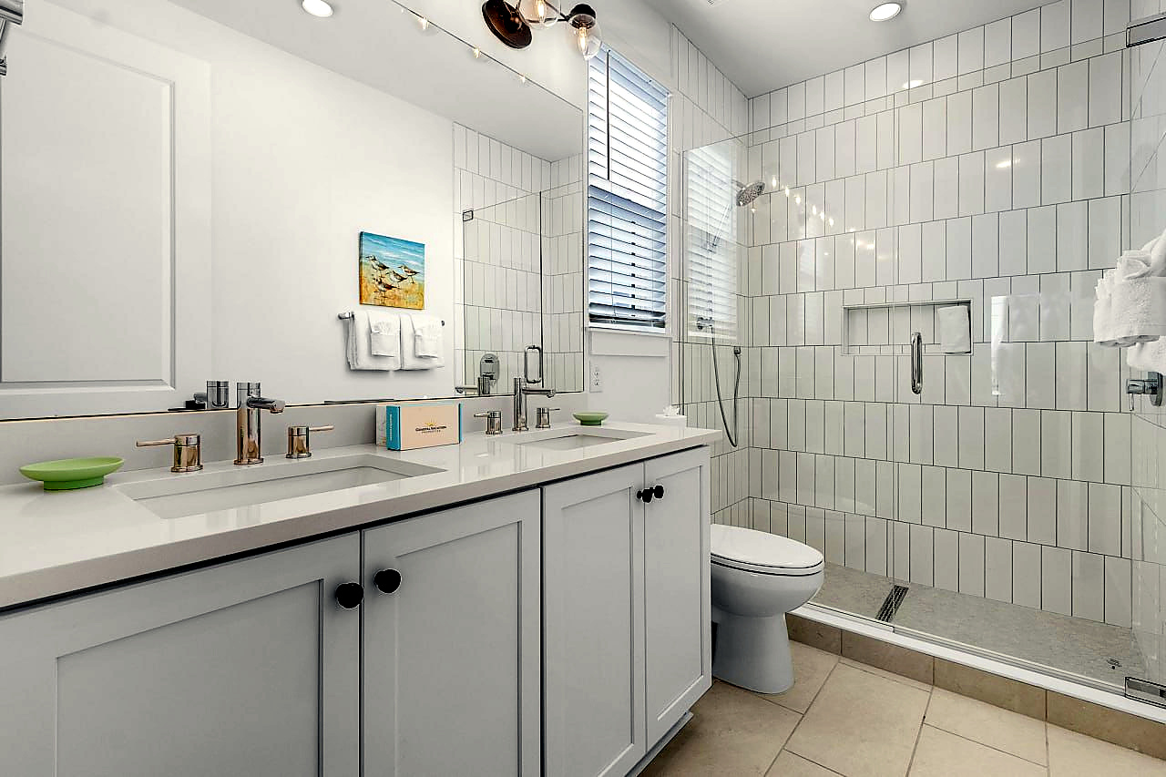 Do We Beach House bedroom and private retreat photo