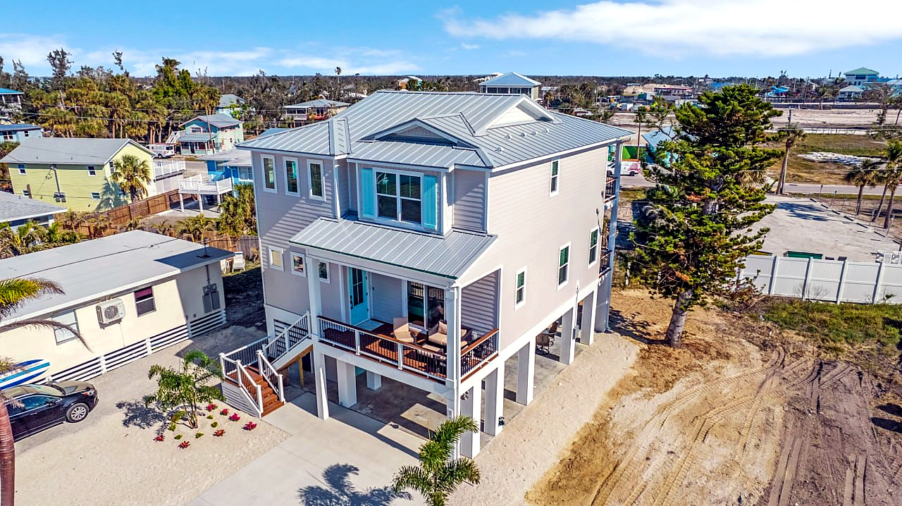 Do We Beach House bedroom and private retreat photo