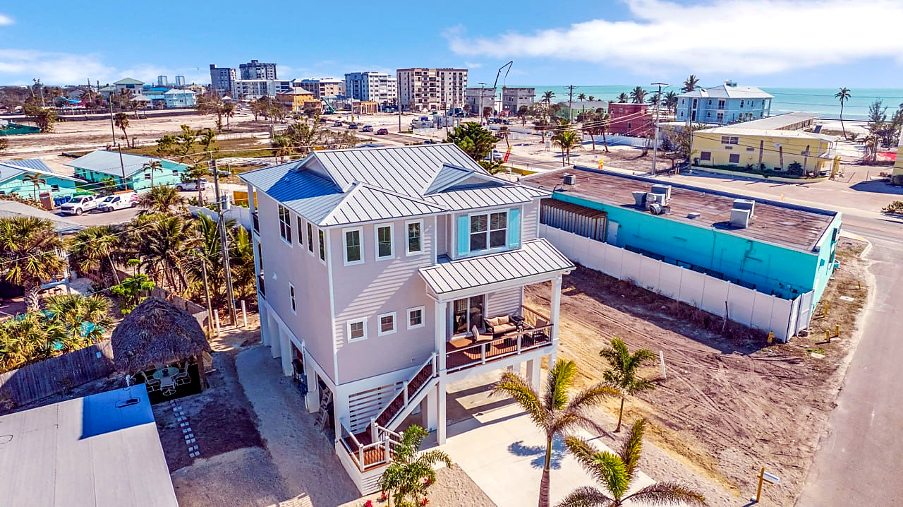 Do We Beach House bedroom and private retreat photo